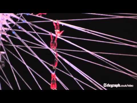 Daredevil acrobats‎ perform on the London Eye