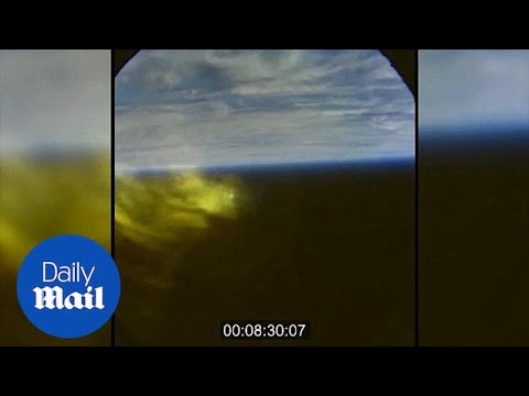 Incredible astronaut&#039;s-eye view of reentry from space - Daily Mail