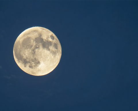 Moonlight Madness: How the Full Moon Will Power the Future Moonlight Madness: How the Full Moon Will Power the Future
