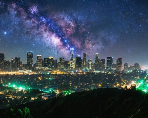 A City That Yearns for Stars: Los Angeles‘ Cosmic Gathering Under the Night Sky A City That Yearns for Stars: Los Angeles‘ Cosmic Gathering Under the Night Sky
