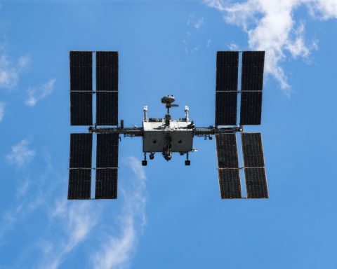 Amazon’s Satellite Gamble: Project Kuiper’s Ambitious Quest to Challenge SpaceX’s Starlink
