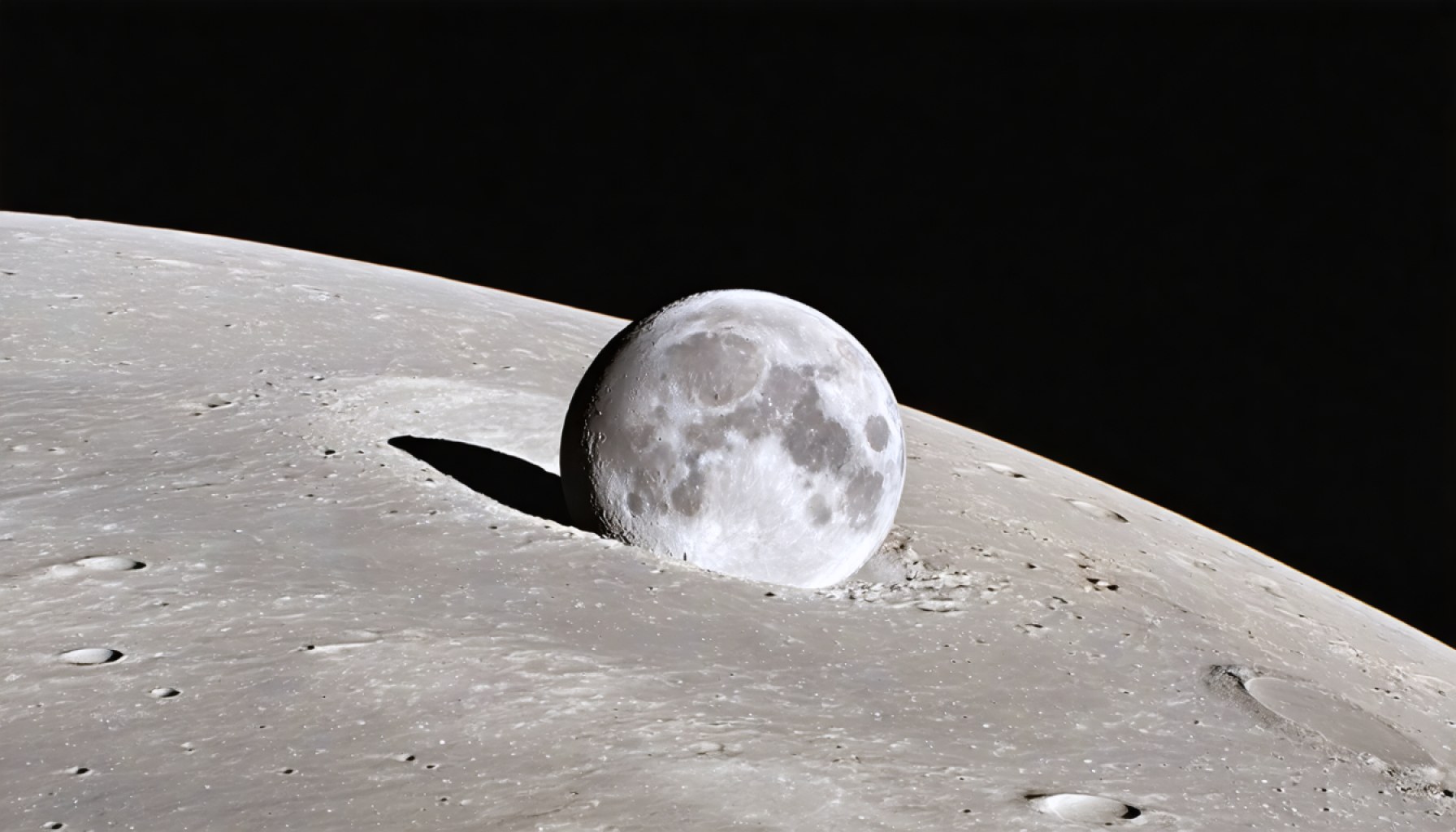 È un pezzo di luna? Incontra il nuovo misterioso "miniluna" della Terra 
